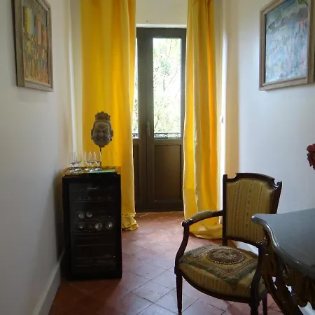 La Grande Maison Bed & Breakfast *