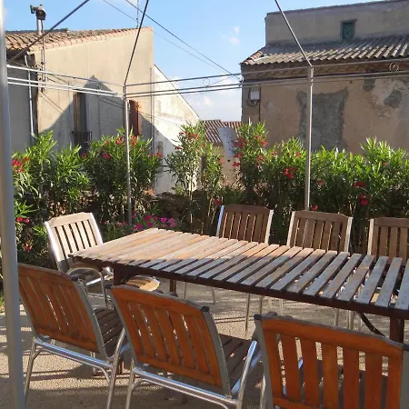 La Grande Maison Bed & Breakfast *